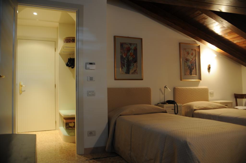 Al Melograno - Room & Breakfast Bologna Eksteriør billede